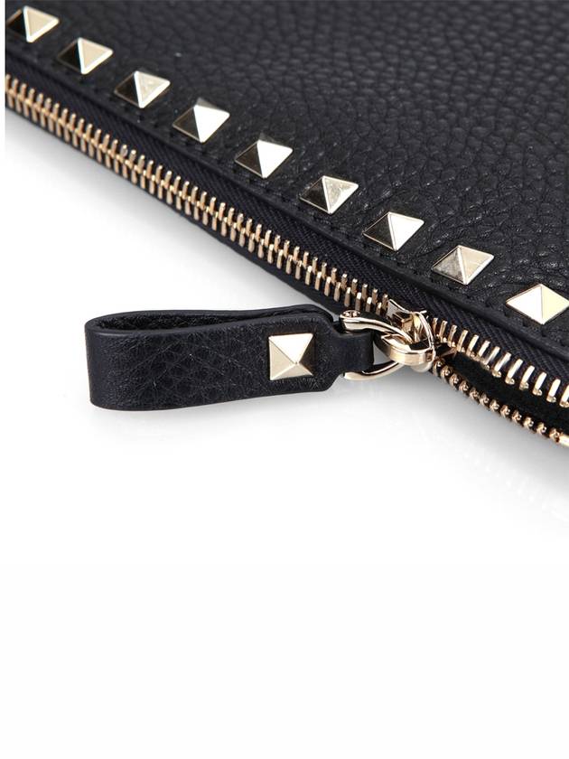 Rockstud Soft Grain Clutch Bag Black - VALENTINO - BALAAN 3