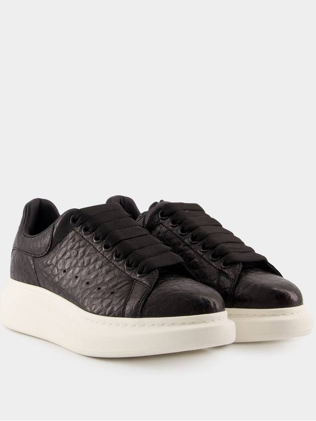 Oversized Lace-Up Low-Top Sneakers Black - ALEXANDER MCQUEEN - BALAAN 3