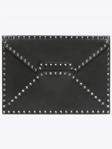 Rockstud Envelope Clutch Bag Black - VALENTINO - BALAAN 1