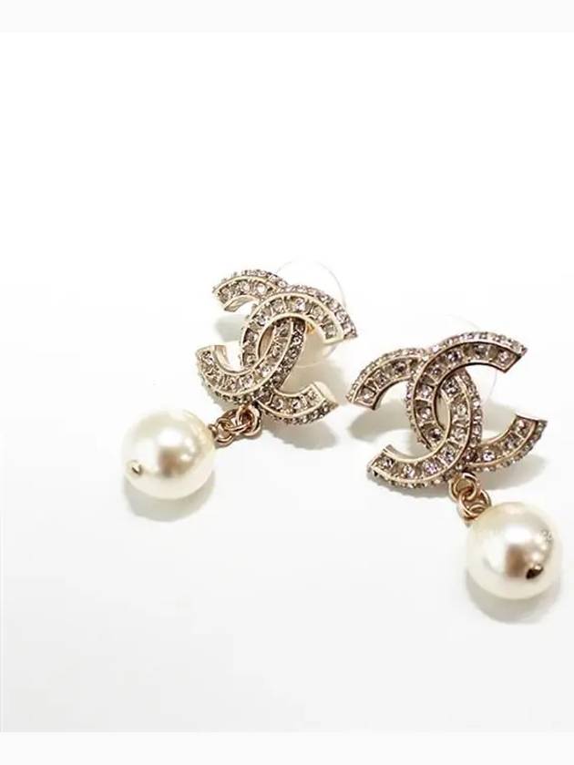 CC Metal Logo Pearl Earrings Gold - CHANEL - BALAAN 3