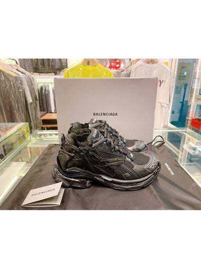 Runner Low Top Sneakers Black - BALENCIAGA - BALAAN 2