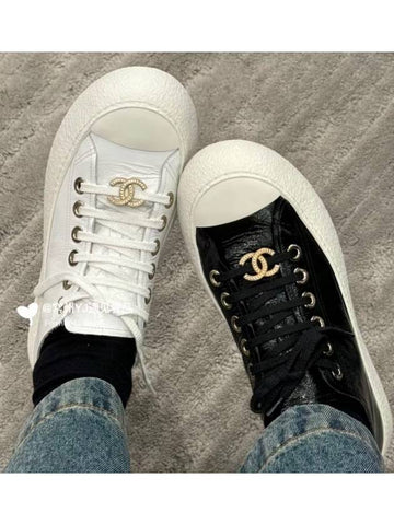 gold CC logo sneakers - CHANEL - BALAAN 1