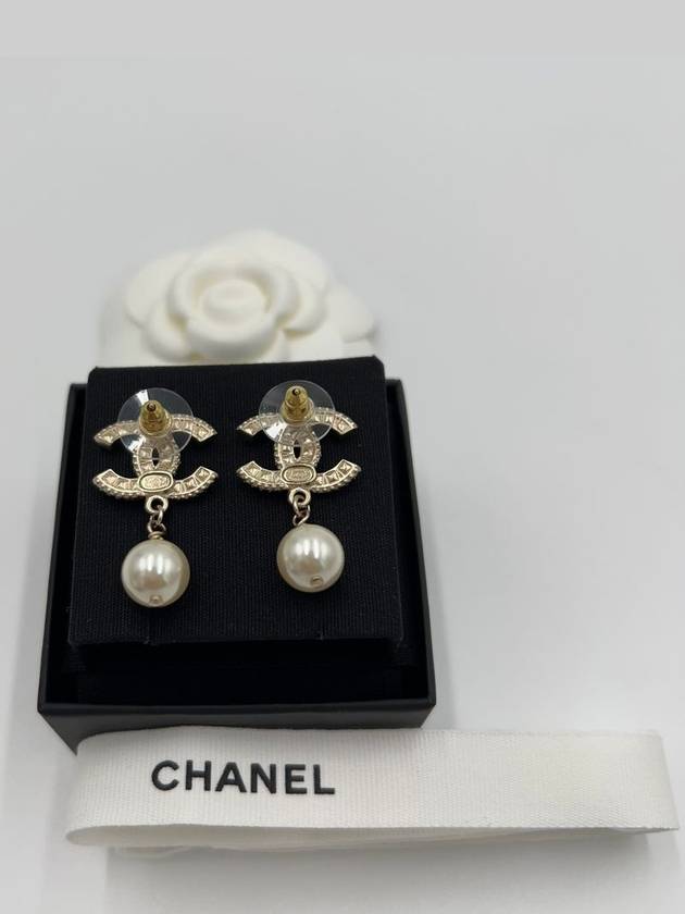 CC Metal Logo Pearl Earrings Gold - CHANEL - BALAAN 4