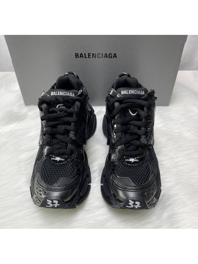 Runner Low Top Sneakers Black - BALENCIAGA - BALAAN 4