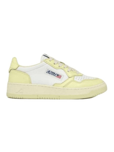 Women's Medalist Bi-Color Low-Top Sneakers Yellow - AUTRY - BALAAN 1