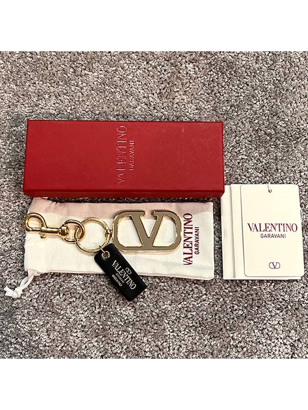 V Logo Signature Key Holder Gold - VALENTINO - BALAAN 3