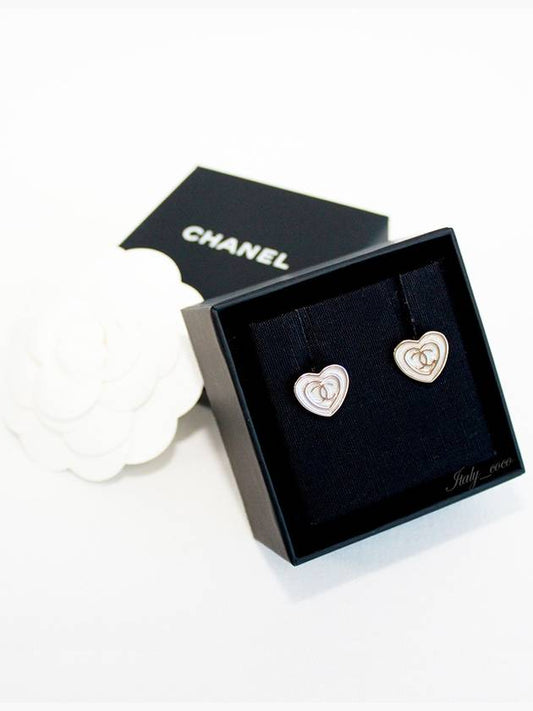 CC logo heart mother of pearl earrings white - CHANEL - BALAAN 2