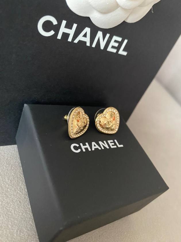 CC Logo Heart Stud Earrings Gold - CHANEL - BALAAN 7