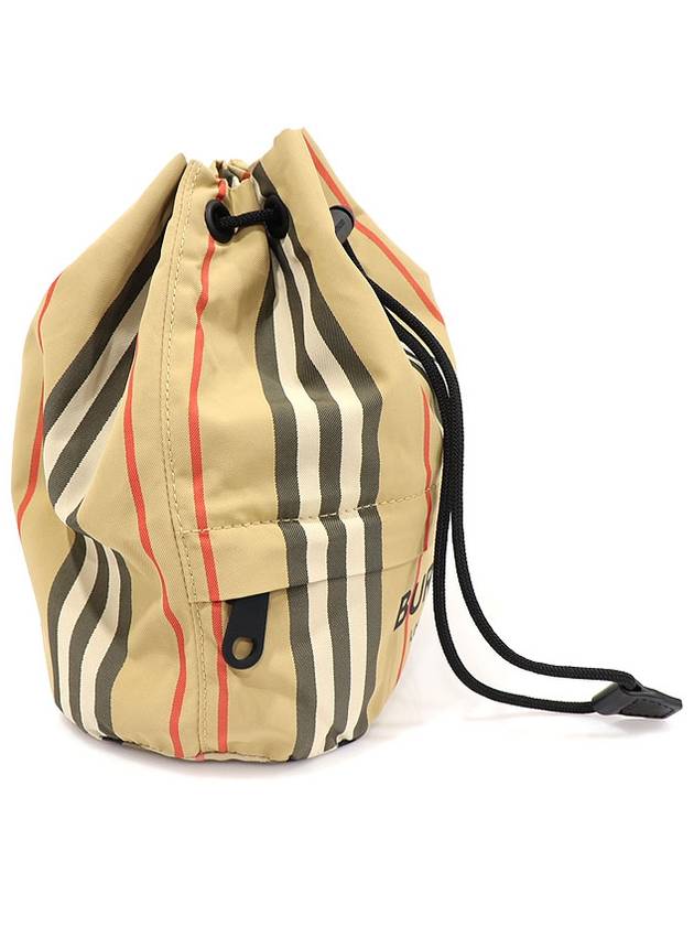 80267371 Icon Stripe ECONYL Drawstring Pouch Phoebe - BURBERRY - BALAAN 4