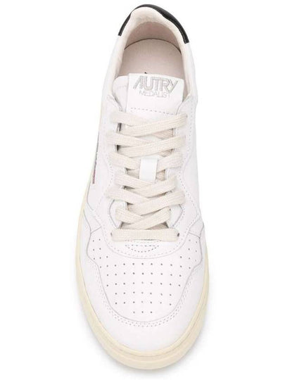 'Medalist Low' White Sneakers With Contrasting Heel Tab In Leather Man - AUTRY - BALAAN 2