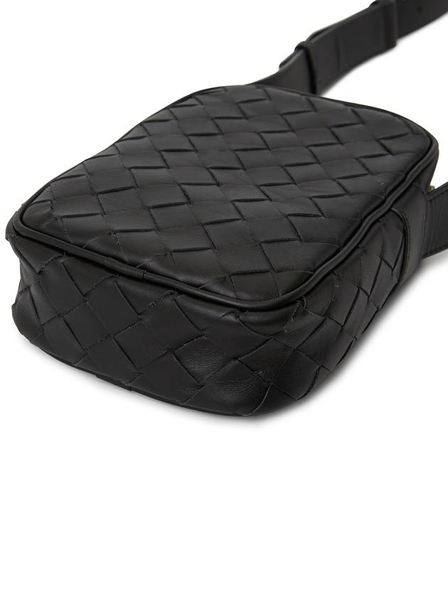 Men's Intrecciato Zippered Leather Mini Cross Bag Black - BOTTEGA VENETA - BALAAN.