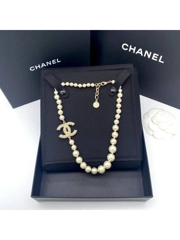 Necklace Metal Glass Pearls Resin & Gold Pearly White Crystal - CHANEL - BALAAN 3