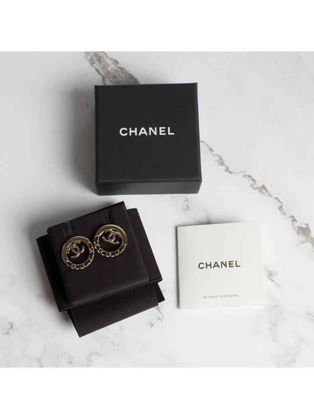 Women s CC Logo Circle Chain Earrings Black Gold - CHANEL - BALAAN 7