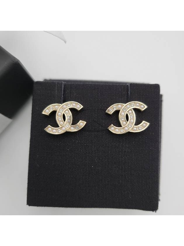 Women's CC Logo Pearl Crystal Stud Earrings Gold - CHANEL - BALAAN 7