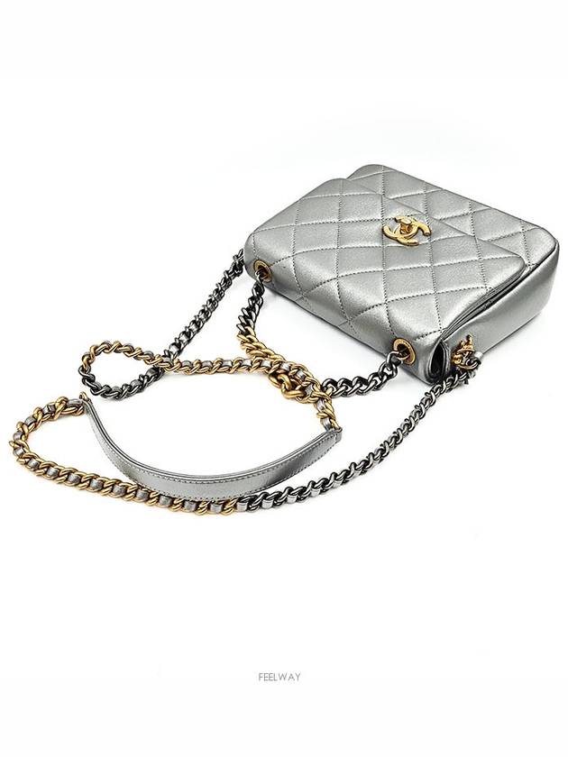 metal chain flap bag - CHANEL - BALAAN 4