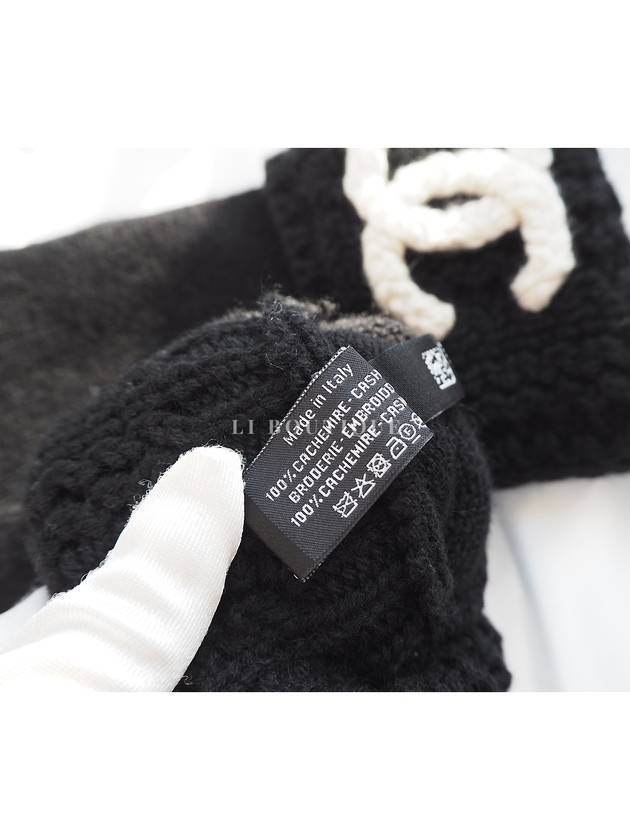 CC Logo Cashmere Knit Gloves Unisex Black AA9432 - CHANEL - BALAAN 6