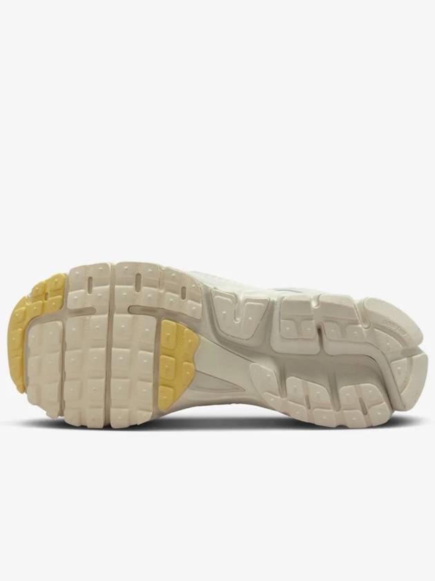 Zoom Vomero 5 Low Top Sneakers Sail Soft Yellow - NIKE - BALAAN 3