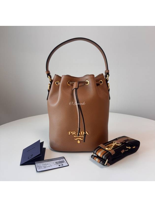 Vitello Phoenix Gold-Plated Logo Leather Bucket Bag Brown - PRADA - BALAAN 2