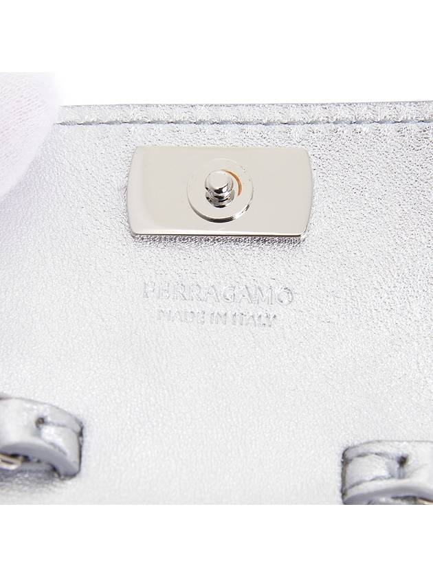 Ferragamo 22 0487 008 0770677 Women s Chain AirPods Pro Case - SALVATORE FERRAGAMO - BALAAN 9