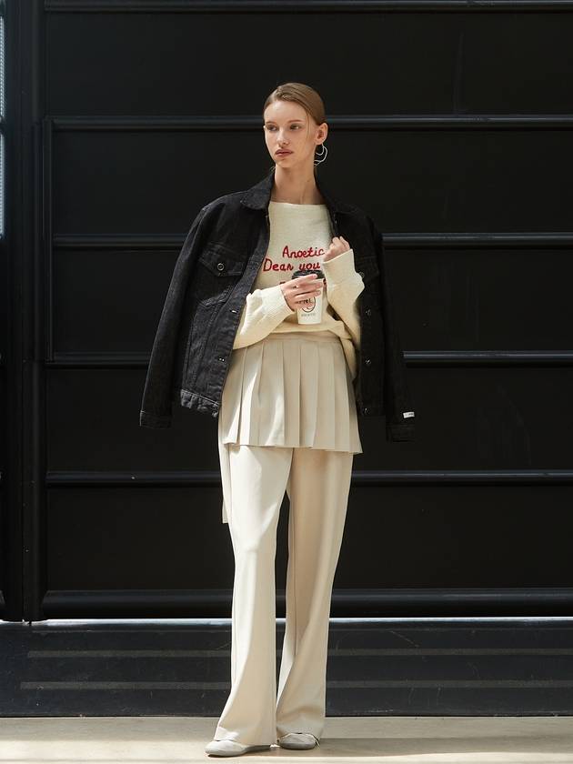 Minnie wearing TWO WAY LAYERED PANTS IVORY - ANOETIC - BALAAN 3