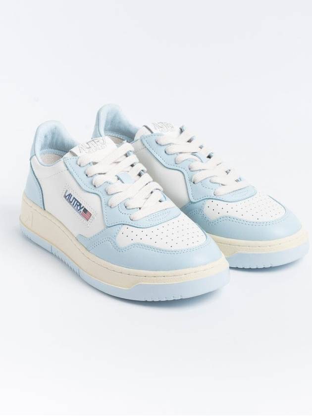 Women's Medalist Bi-Color Low-Top Sneakers Blue - AUTRY - BALAAN 2