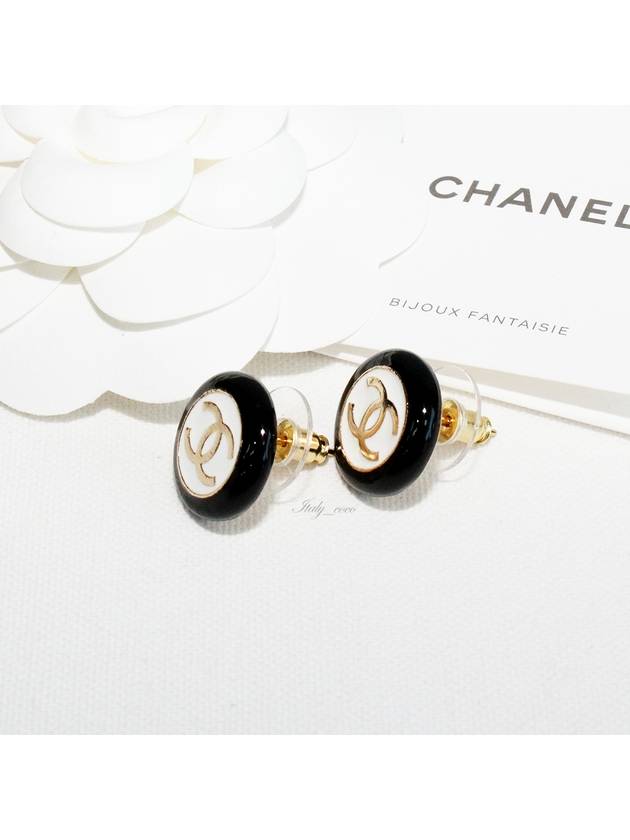 CC Logo Earrings White Black - CHANEL - BALAAN 4