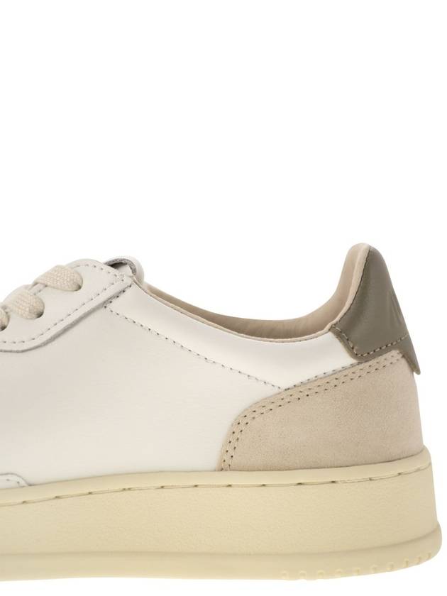 MEDALIST LOW - Leather and Suede Sneakers - AUTRY - BALAAN 7