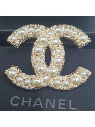 CC Logo Pearl Crystal Brooch Gold - CHANEL - BALAAN 2