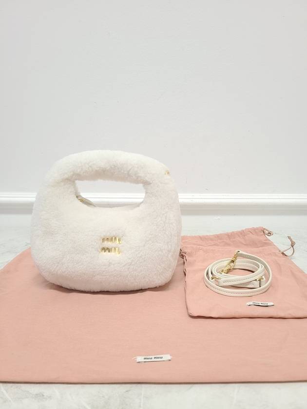 White shearling gold logo Wander hobo bag - MIU MIU - BALAAN 8