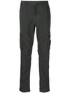 Wappen Patch Old Treatment Slim Fit Cargo Straight Pants Charcoal - STONE ISLAND - BALAAN 1