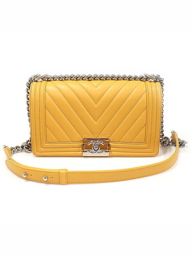 A67086 Yellow Calfskin Chevron Silver Plated Old Boy Medium Flap Shoulder Bag 22nd - CHANEL - BALAAN 1