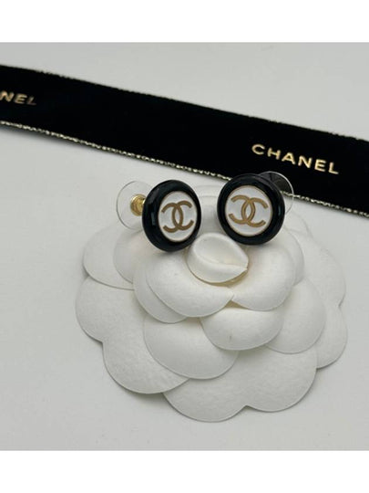 CC Logo Stud Earrings Black White - CHANEL - BALAAN 2