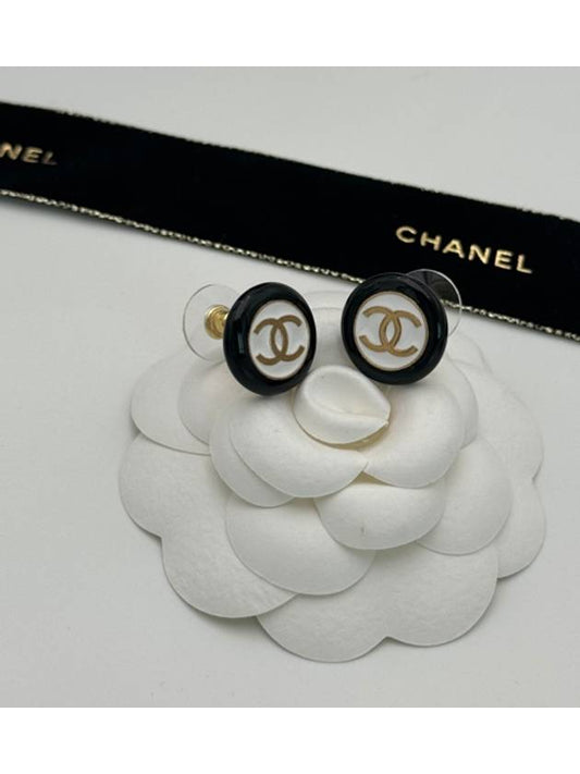 CC Logo Earrings White Black - CHANEL - BALAAN 2