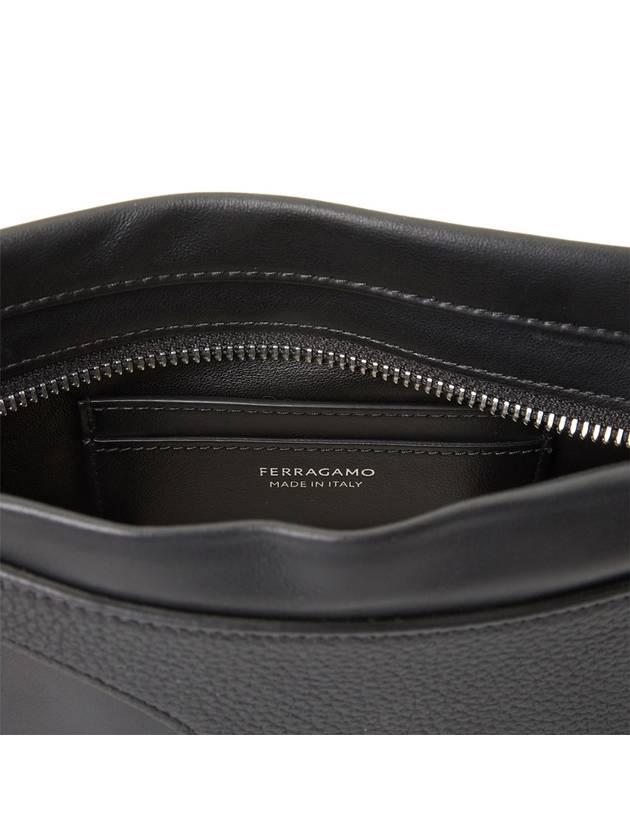 Cut-Out Shoulder Bag Black - SALVATORE FERRAGAMO - BALAAN 11