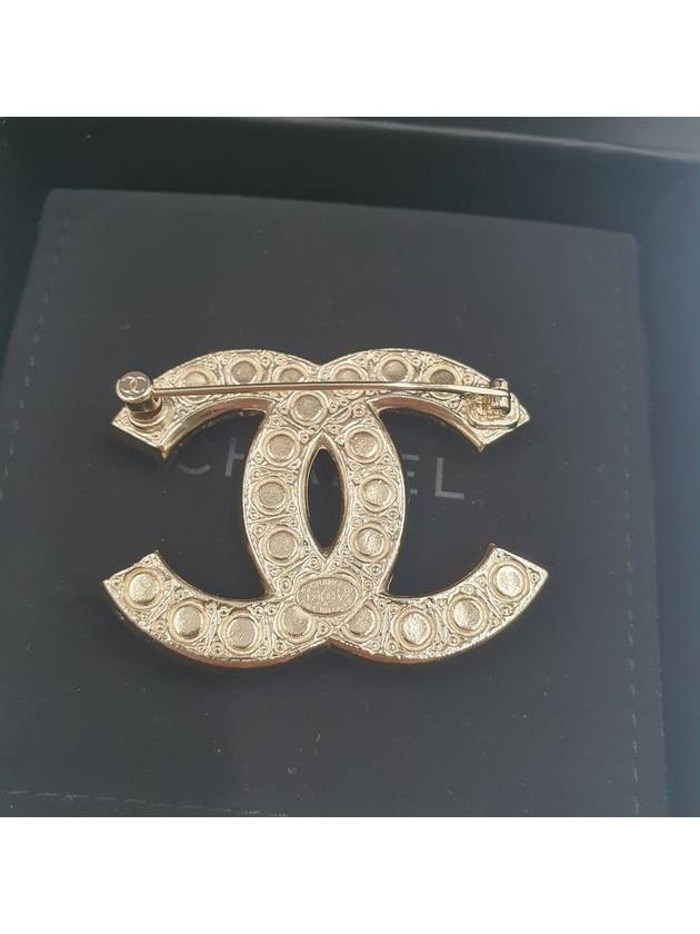 CC Logo Pearl Crystal Brooch Gold - CHANEL - BALAAN 5