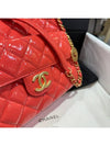 Hobo Bag Medium Shiny Crumbled Coral Red - CHANEL - BALAAN 5