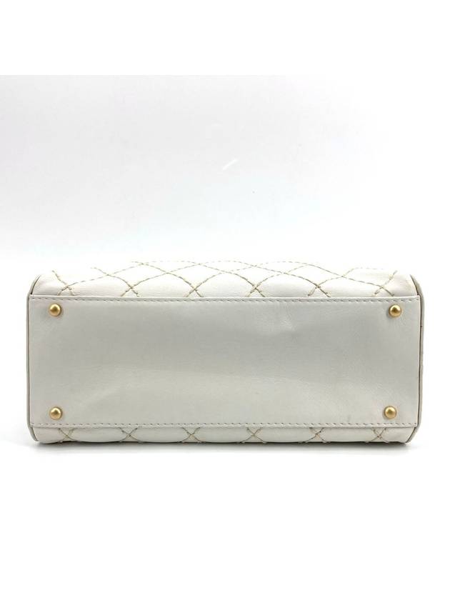 Wild Stitch White Tote Bag - CHANEL - BALAAN 6