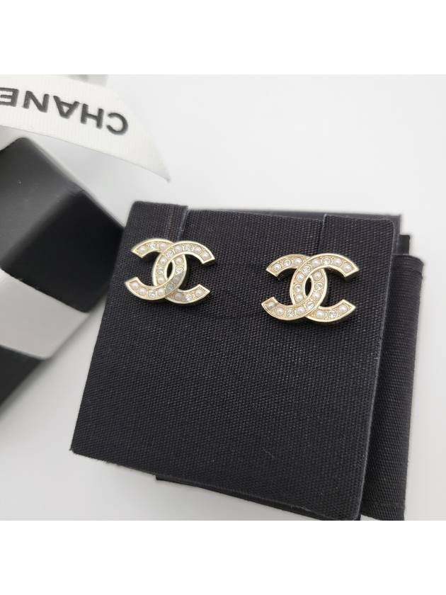 Women's CC Logo Pearl Crystal Stud Earrings Gold - CHANEL - BALAAN 3