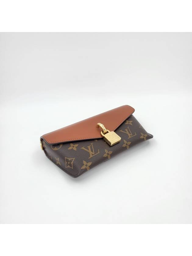 Women s Padlock On Strap - LOUIS VUITTON - BALAAN 8