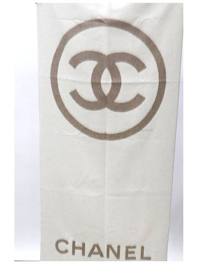 CC logo reversible cape shawl - CHANEL - BALAAN 2