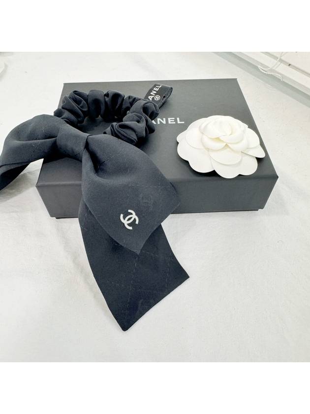 CC logo ribbon hair scrunchie silk scrunch tripe band black AAA374 - CHANEL - BALAAN 3