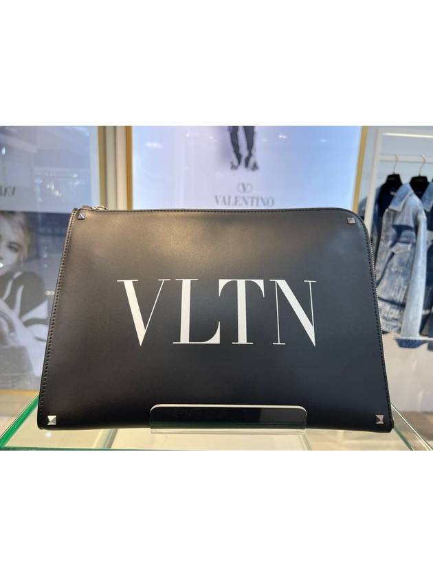 Rockstud VLTN Logo Document Clutch Bag Black - VALENTINO - BALAAN 2