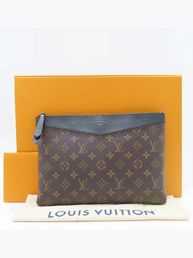 M62048 Monogram Canvas Daily Pouch and Clutch - LOUIS VUITTON - BALAAN 1