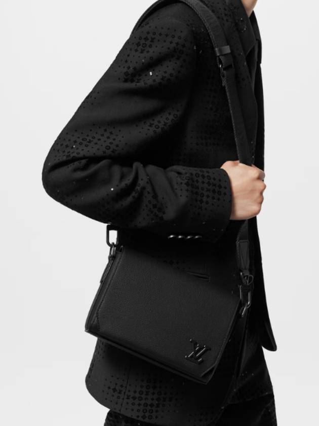 Takeoff PM Aerogram Messenger Bag Black - LOUIS VUITTON - BALAAN 10