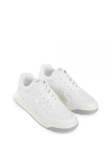 5Y0S0E71 NWN 0BO 5Y2S0E71 One Stud Low Top Sneakers - VALENTINO - BALAAN 1