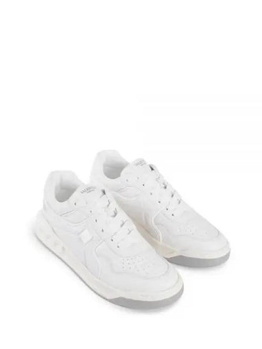 5Y0S0E71 NWN 0BO 5Y2S0E71 One Stud Low Top Sneakers - VALENTINO - BALAAN 1