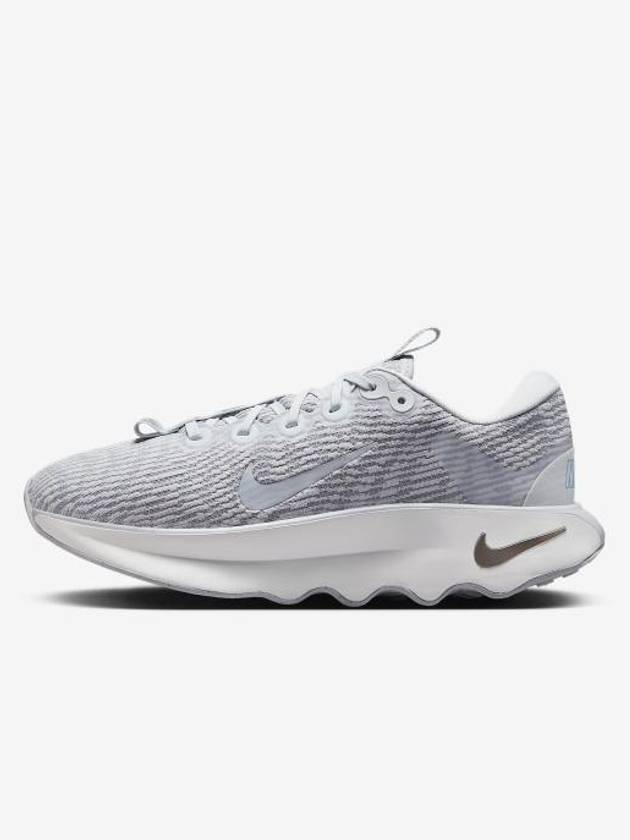 Motiva Low Top Sneakers Photon Dust - NIKE - BALAAN 2