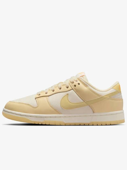 Dunk Low Low Top Sneakers Muslin Team Gold - NIKE - BALAAN 2