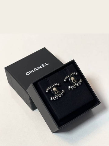 22C CC logo lock cubic pearl earrings AB7605 - CHANEL - BALAAN 1