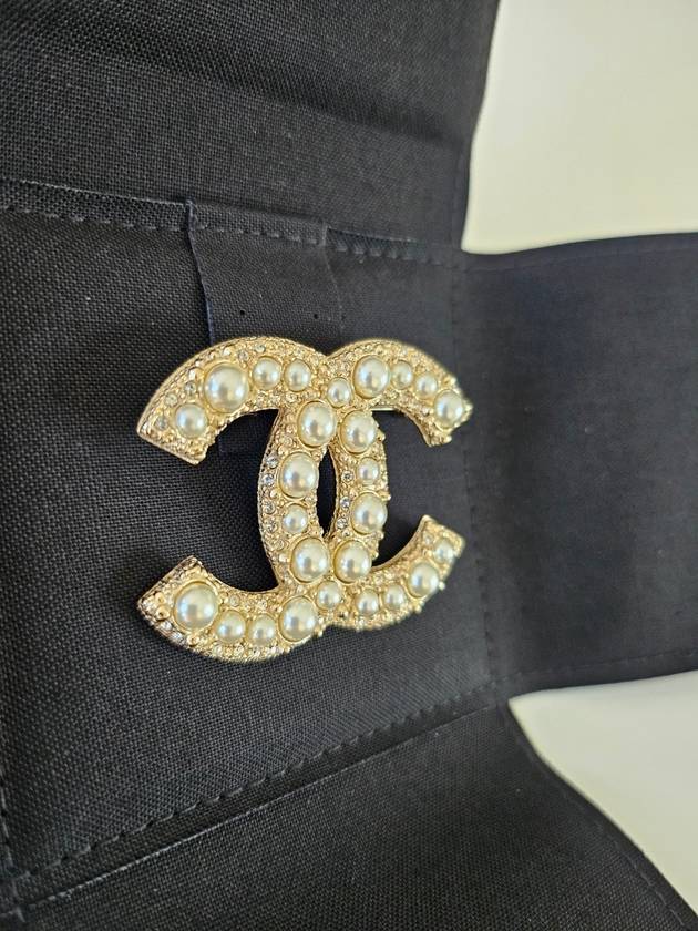 Classic CC Logo Pearl Crystal Brooch Gold - CHANEL - BALAAN 4